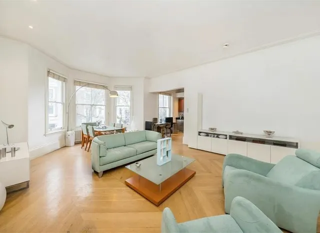 Photo 2 — Redcliffe Gardens, Chelsea, SW10