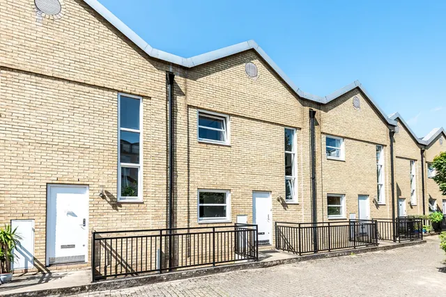 3 bedroom house — Rotherhithe Street, London, SE16
