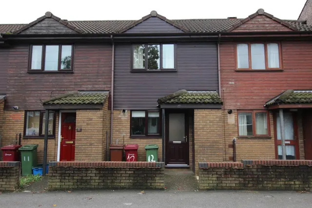 Mackender Court, Ashby, DN16, photo 1