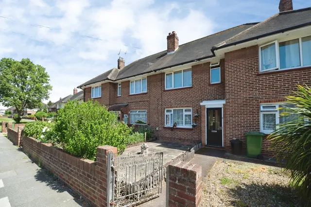 Cross Road, Mawneys, Romford, RM7, photo 1