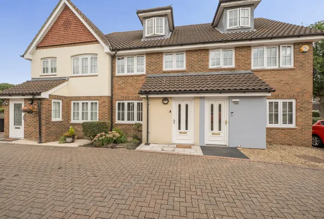 Forge Place, Hookwood, RH6 0AL, photo 1