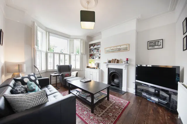 Photo 2 — 90 Astonville Street, London