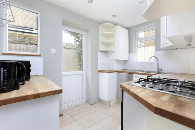 Grantham Road, London, SW9, photo 2