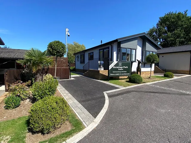 Hermitage Park, Warfield, Bracknell, Berkshire, RG42 6AS, photo 1