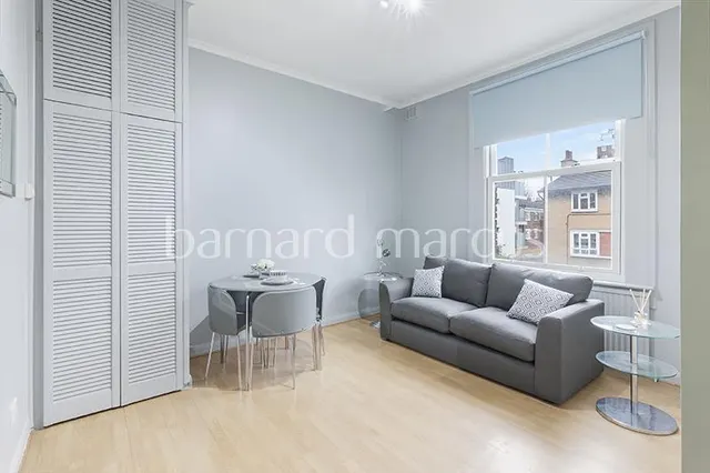 Westwick Gardens, London, W14, photo 1