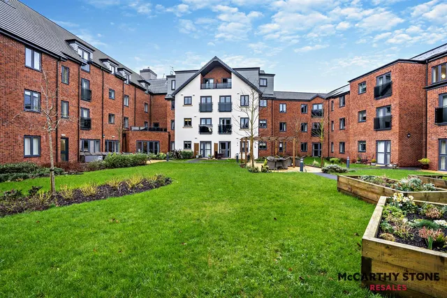 Burlington Gardens, Leyland, PR25, photo 2