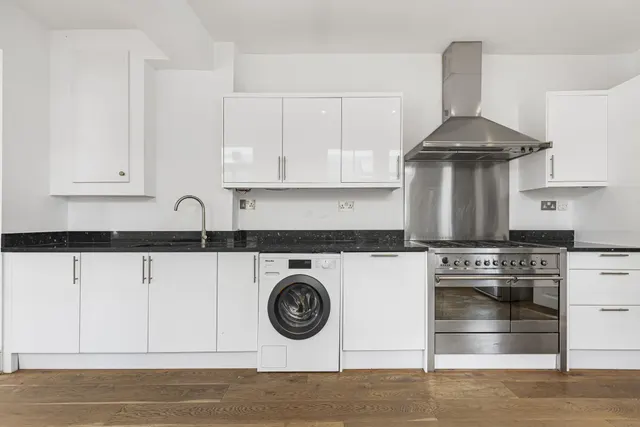 Photo 3 — Rectory Road, Barnes, SW13 0DU