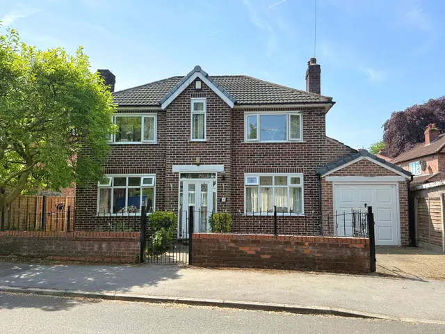 Leith Avenue, Sale, photo 1