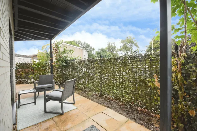 Essex Way, Great Warley, CM13, photo 1