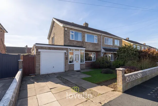 Rutland Drive, New Waltham, DN36, photo 1