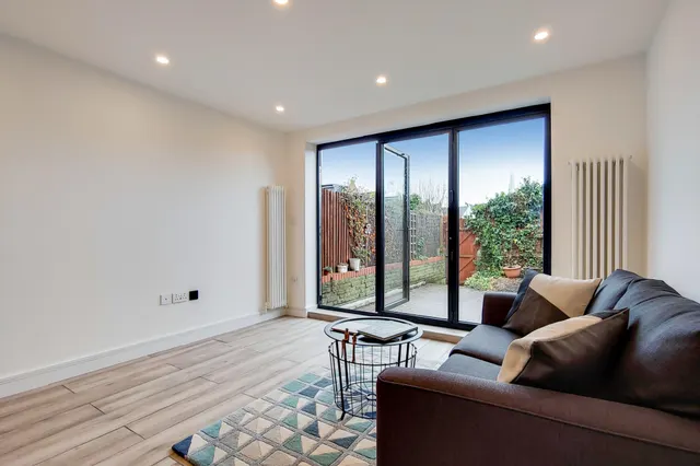 Photo 2 — 6 Wellington Terrace, London