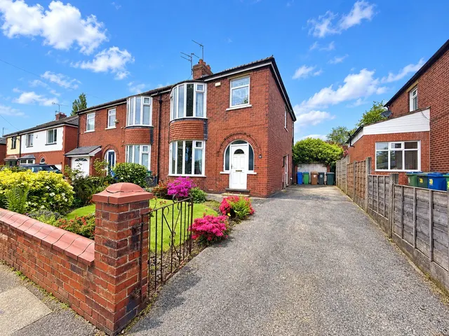 Springfield Road, Middleton, M24, photo 1