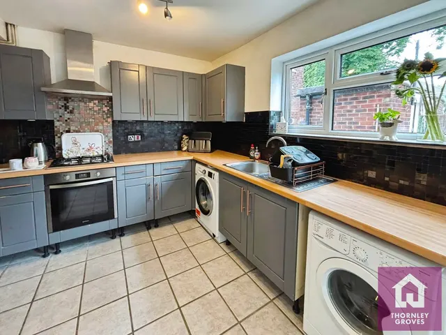 Narbonne Avenue, Eccles, M30, photo 2