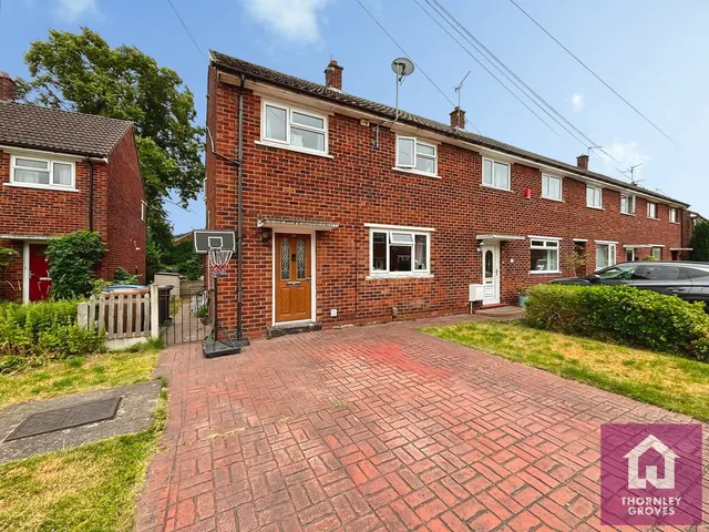 Narbonne Avenue, Eccles, M30, photo 1