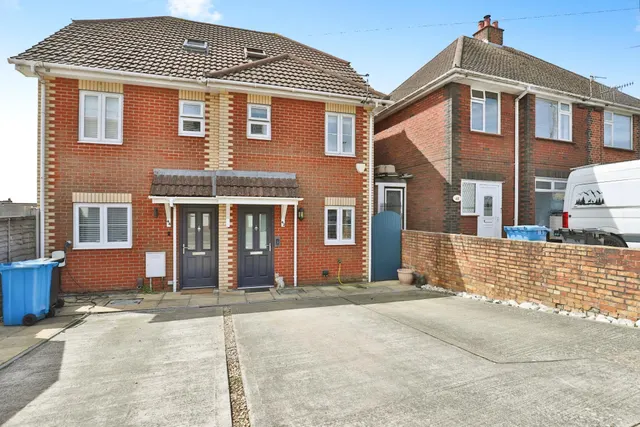 Salisbury Road, Poole, BH14, photo 1