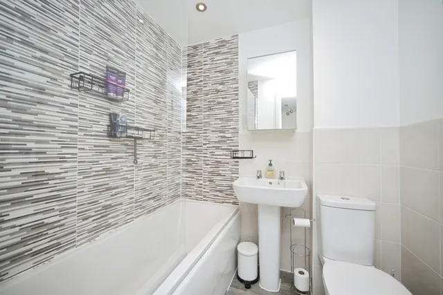 Knight Close, Monkton Heathfield, TA2, photo 3