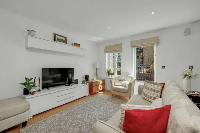 Photo 2 — Feltham Avenue, East Molesey, Surrey, KT8 9BT