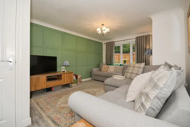 Photo 2 — Hanover Close, Forest Town, Mansfield, Nottinghamshire, NG19