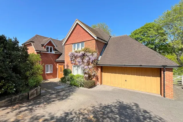 Boundstone Road, Farnham, GU10, photo 1