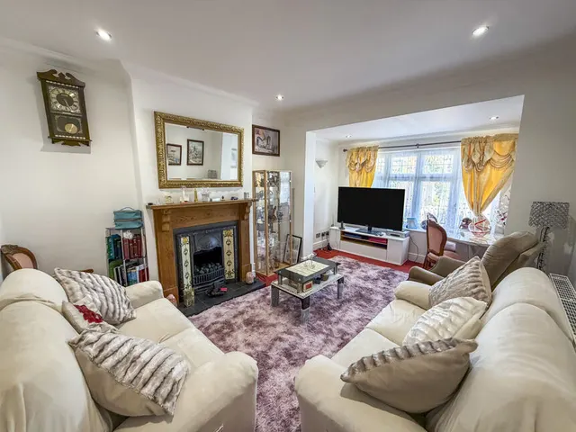 Photo 2 — Tennis Court Drive, Leicester, Leicestershire, LE5