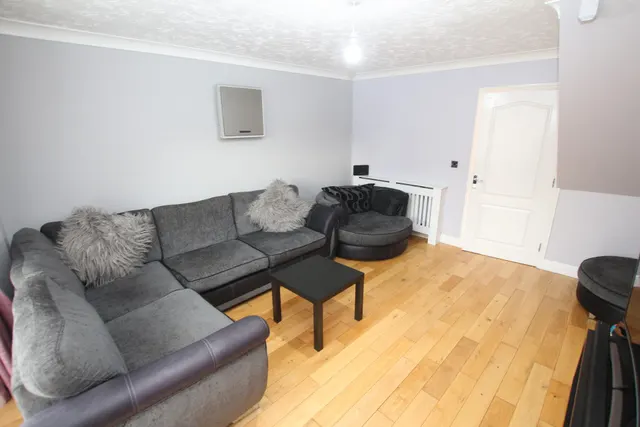 Elder Close, Witham St Hughs, LN6, photo 3
