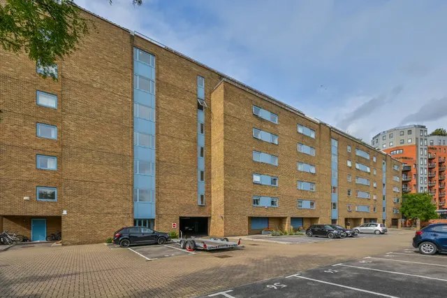 London, E14, photo 1