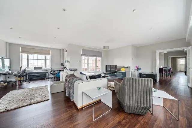 Finchley Road, St Johns Wood, NW8, photo 2