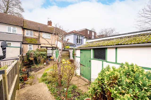 Photo 3 — 119 Lisbon Avenue, Twickenham
