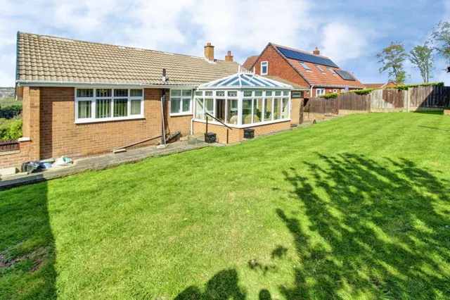 Melvinia Crescent, Barnsley, S75, photo 2