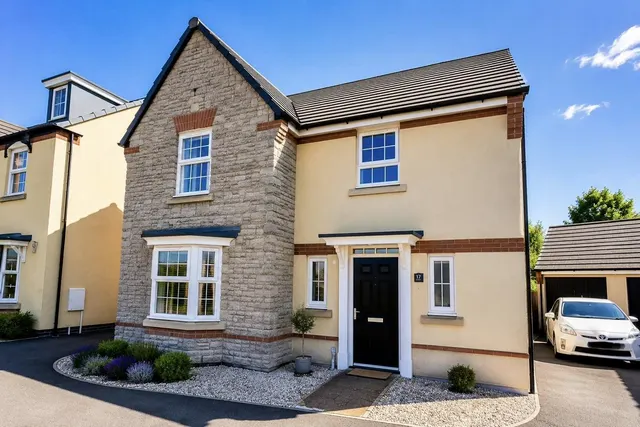 Dorset Down Crescent, Cullompton, EX15, photo 1
