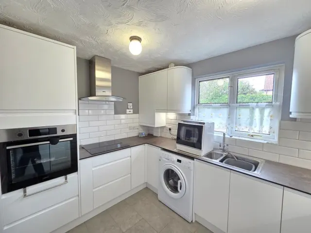 Photo 2 — Epsom Grove, Bletchley, Milton Keynes, Buckinghamshire, MK3 5NR