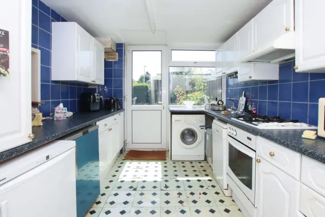 Photo 2 — Poynders Hill, Hemel Hempstead, Hertfordshire, HP2 4PQ