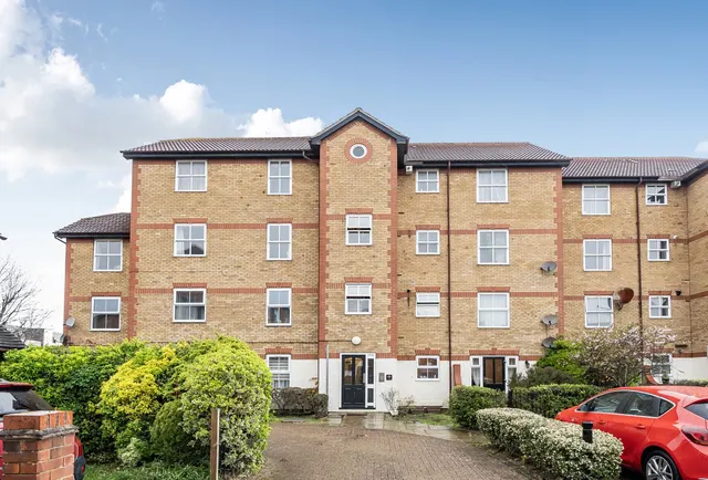 Kennet Square, Mitcham, CR4 3RR, photo 1