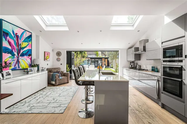Acacia Road, London, W3 6HB, photo 1