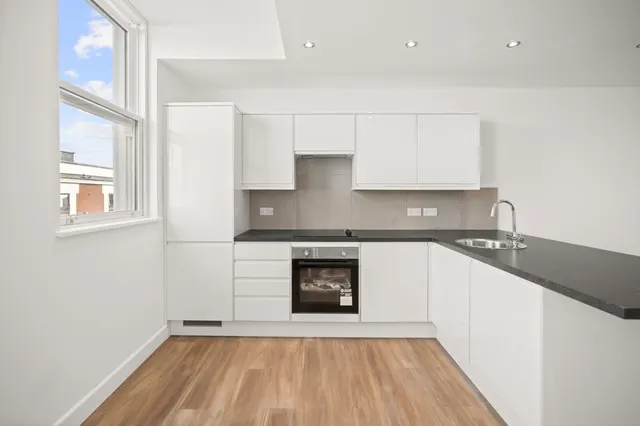 Tournay Road, London, SW6, photo 2