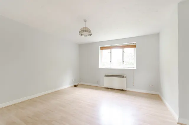 Photo 2 — 81 Woodfield Road, Thames Ditton