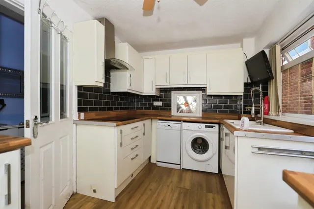 Legge Lane, Bilston, WV14, photo 2