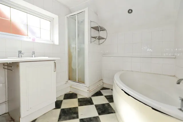 Legge Lane, Bilston, WV14, photo 3