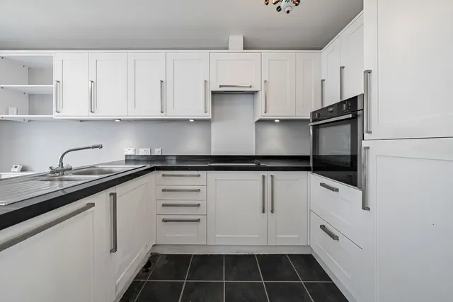 Meadow Road, Ashford, TW15, photo 3
