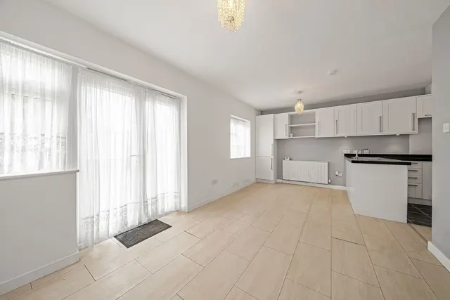 Meadow Road, Ashford, TW15, photo 2