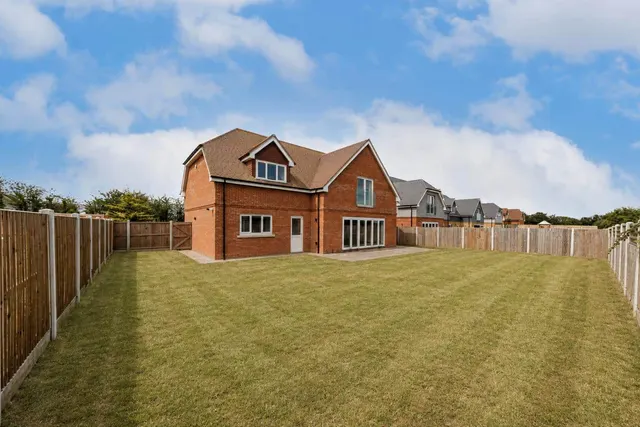 Manston Manor, Manston, Ramsgate, Kent, CT12 5DA, photo 1