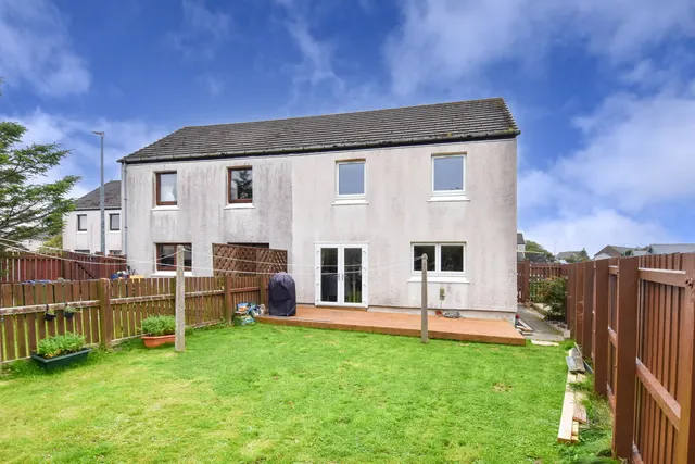 Photo 3 — 77 Nederdale, Lerwick, Shetland, ZE1 0SB
