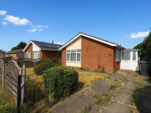 New Crescent, Cherry Willingham, LN3, photo 1