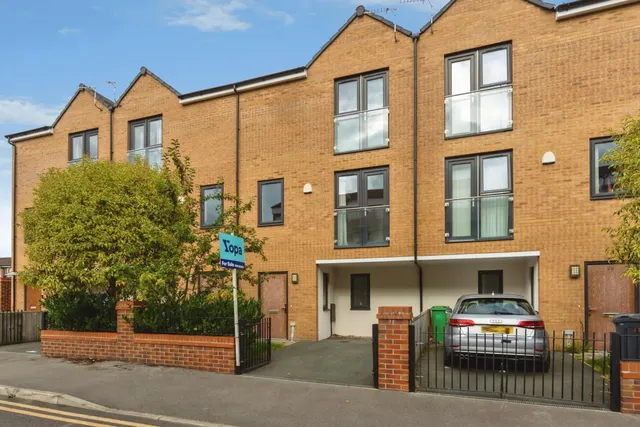 Skerry Close, Manchester, M13, photo 1