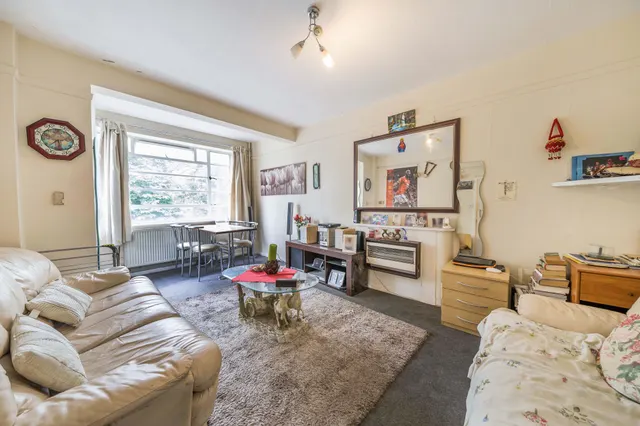 115 Dumbarton Court, Brixton Hill, London, photo 1