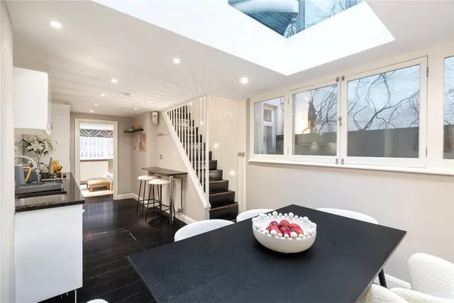 Photo 2 — Uxbridge Street, Kensington, London, W8 7TQ