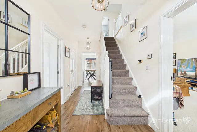 Primrose Drive, Tutbury, photo 3