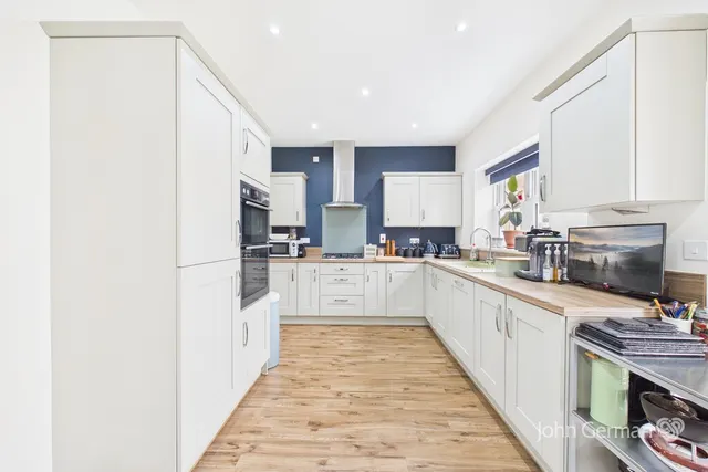 Primrose Drive, Tutbury, photo 2