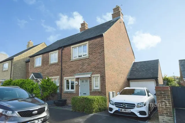 Hayburn Road, Redhouse, SN25, photo 1