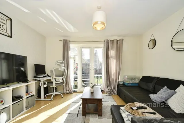 Hayburn Road, Redhouse, SN25, photo 3